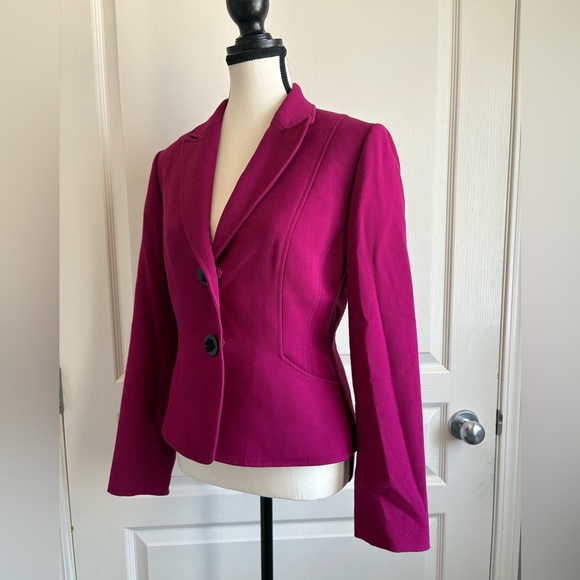 Tahari Magenta Blazer with Black Buttons size 4 - Picture 7 of 11